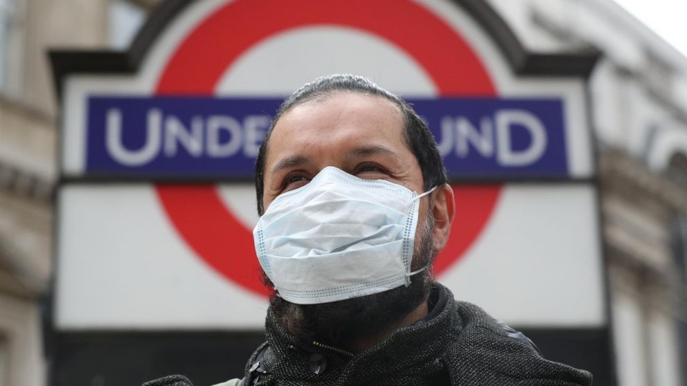 Inglaterra flexibiliza medidas de aislamiento social
