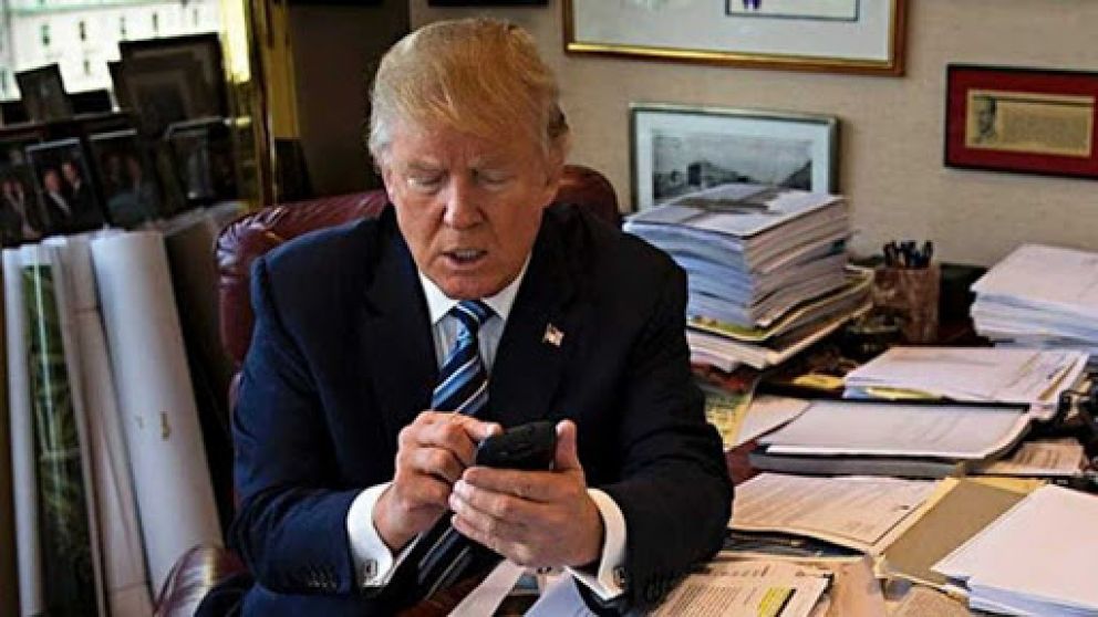 En un tuit, Trump amenaza con cerrar Twitter