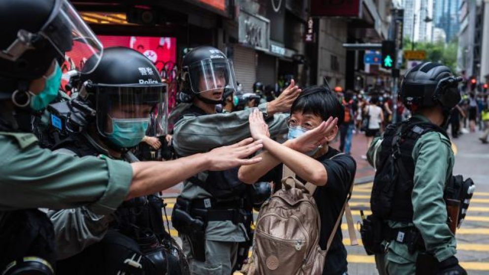 Policía de Hong Kong volvió a reprimir una manifestación