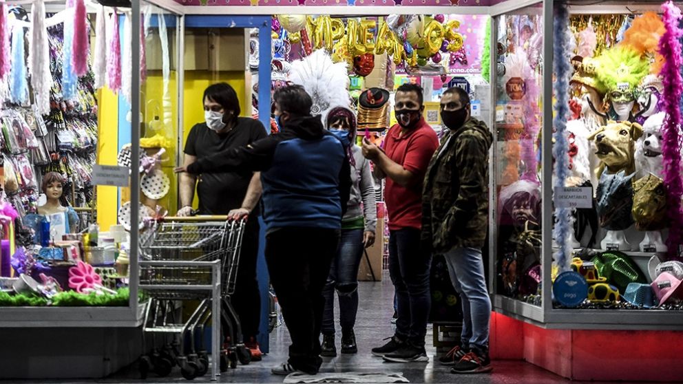 Los comercios de cercanía podrán ser habilitados en la Provincia, aunque recomiendan la atención en la vereda