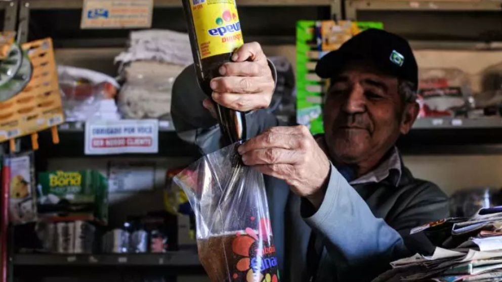 Tubaina no saquinho, una de las alternativas para beber la gaseosa que, según Bolsonaro, toma el que es de izquierda para combatir el coronavirus