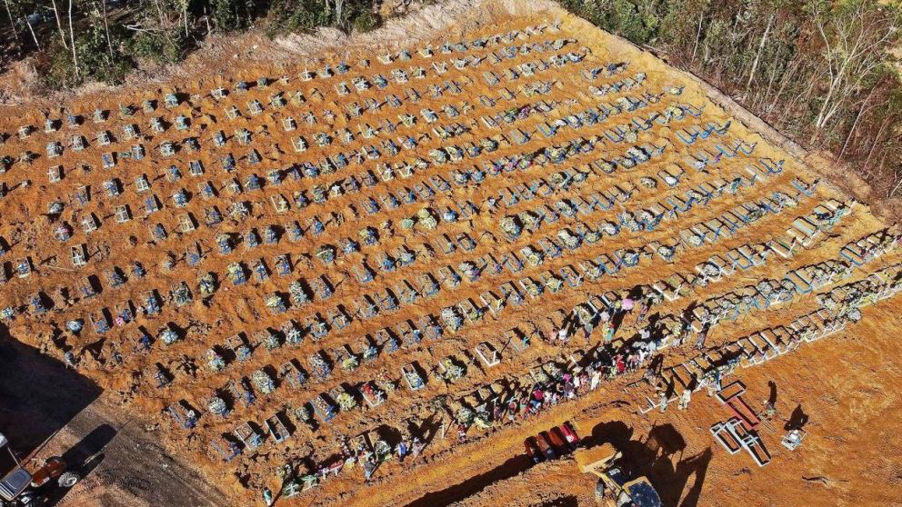 Manaos cav� unas escalofriantes fosas comunes para los fallecidos