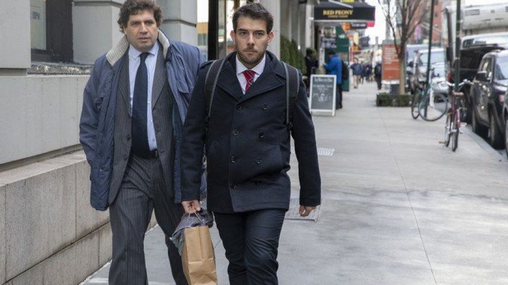 Para Chodos (atrás en la foto), que los bonistas hayan presentado contrapropuestas "es una noticia en sí"