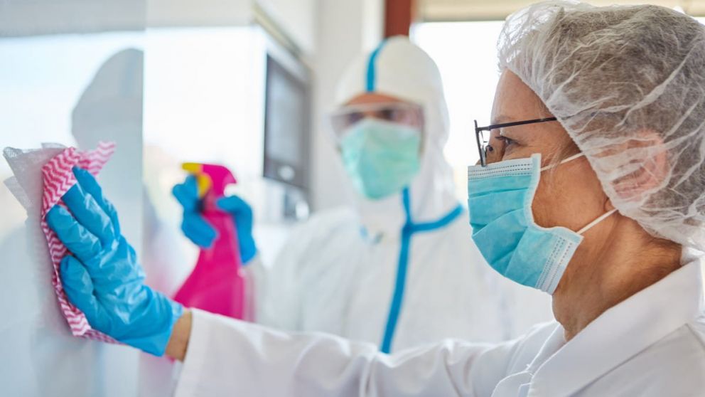 La OMS puso en duda el contagio del coronavirus a través de los objetos