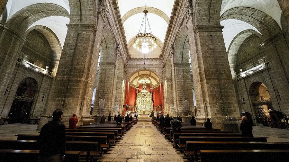 Las iglesias estan exceptuadas aunque no podr�n celebrar misas 