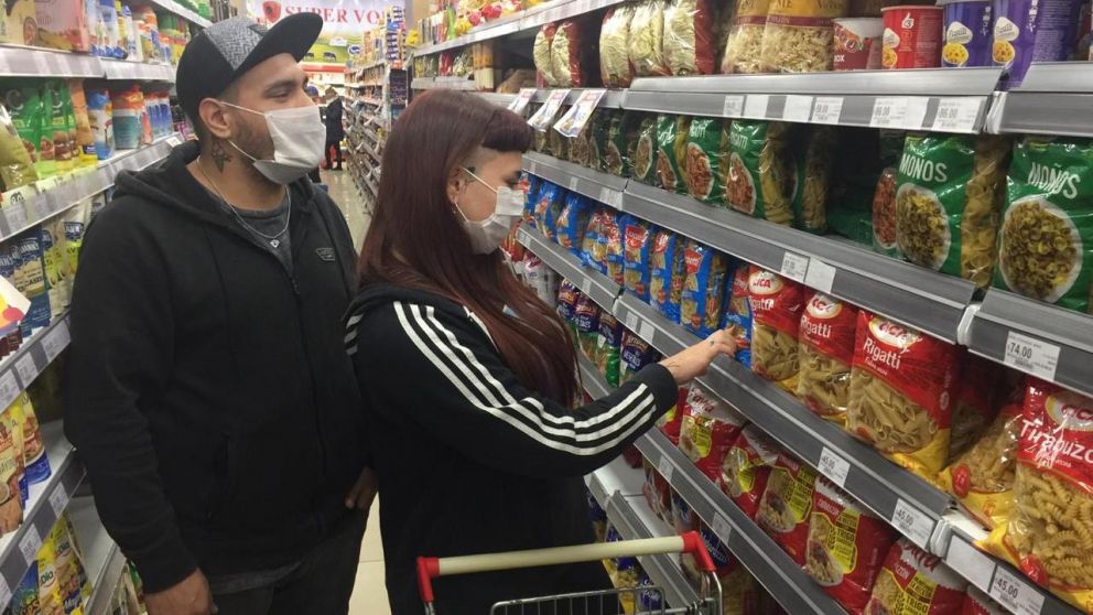 El cierre de comercios y el estricto control de precios, algunas de las razones de la desaceleración