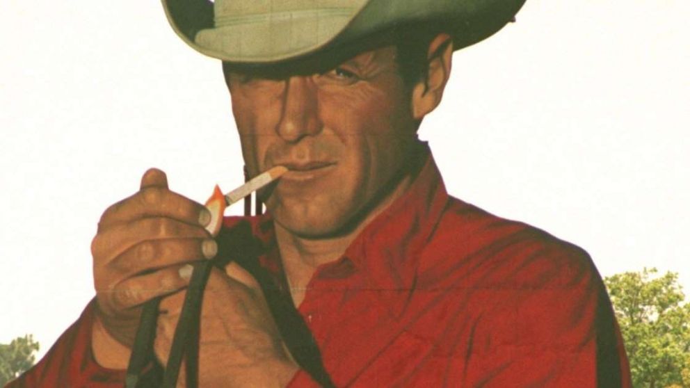 Regresan los cigarrillos, festejan los fumadores