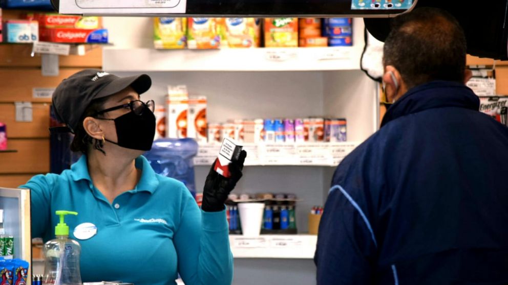 Los cigarrillos vuelven a los kioscos