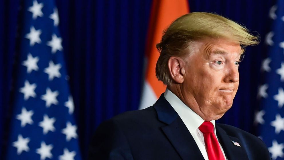 Trump ataca a una periodista asiática y abandona la conferencia de prensa