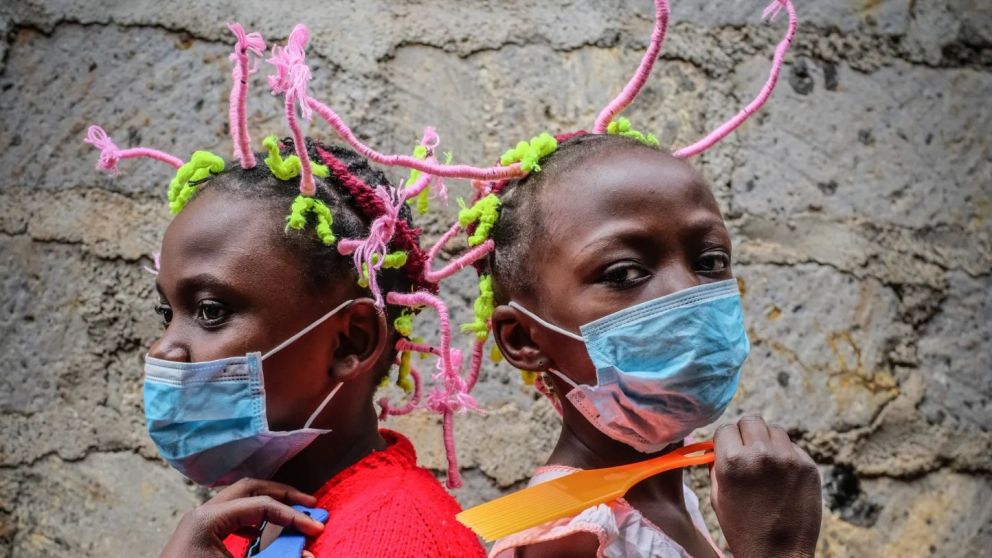 Martha Apisa y Stacy Ayuma lucen su nuevo estilo