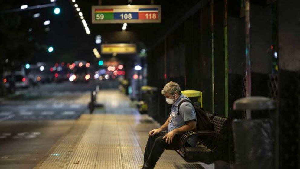 Se mantienen el uso obligatorio de tapabocas y los accesos al transporte p�blico �nicamente para pasajeros que viajen sentados 