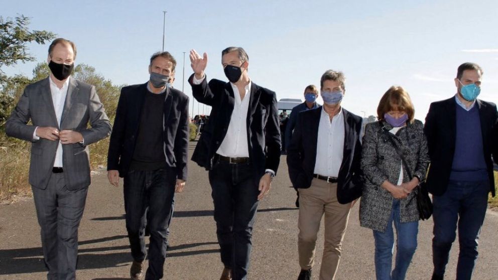 Katopodis compartió la recorrida junto al gobernador local, Gustavo Bordet