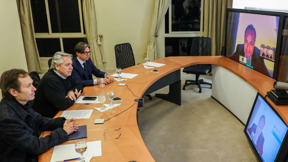 Alberto, en videoconferencia con el titular de la CAF, Luis Carranza