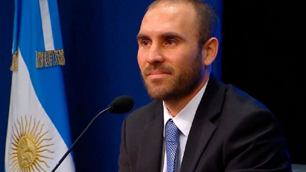 El ministro de Economía publicó un articulo en la revista Argentina en Foco.