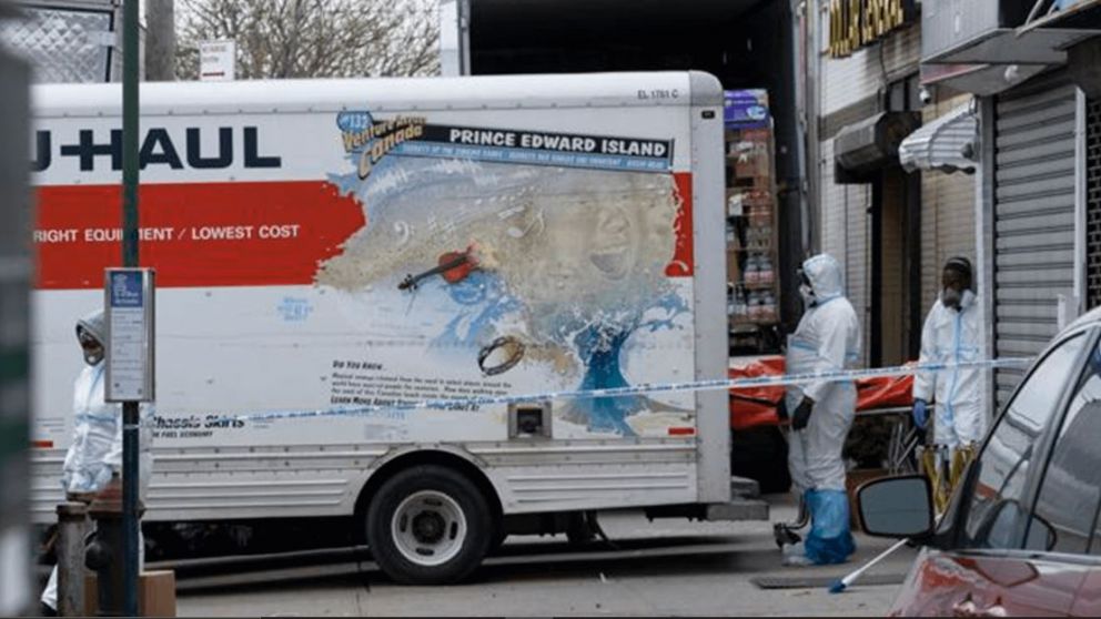Nueva York: Encuentran cien cadáveres en camiones de mudanza