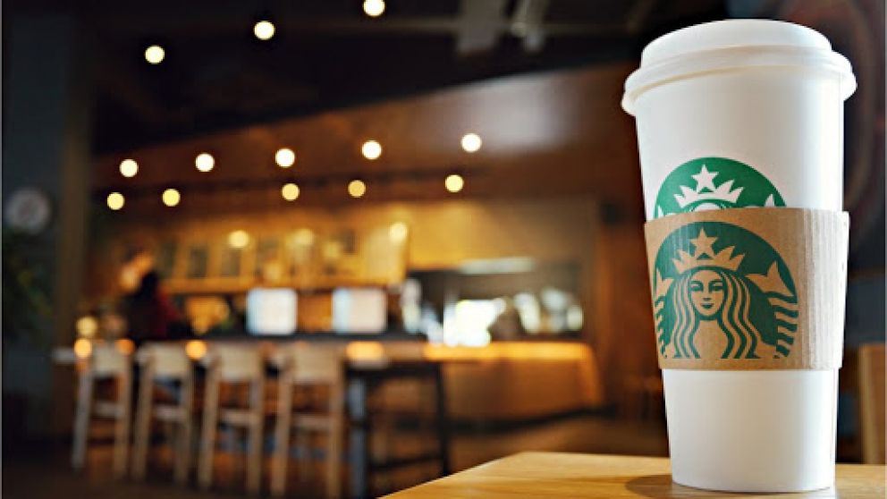 Starbucks reduce a la mitad su beneficio
