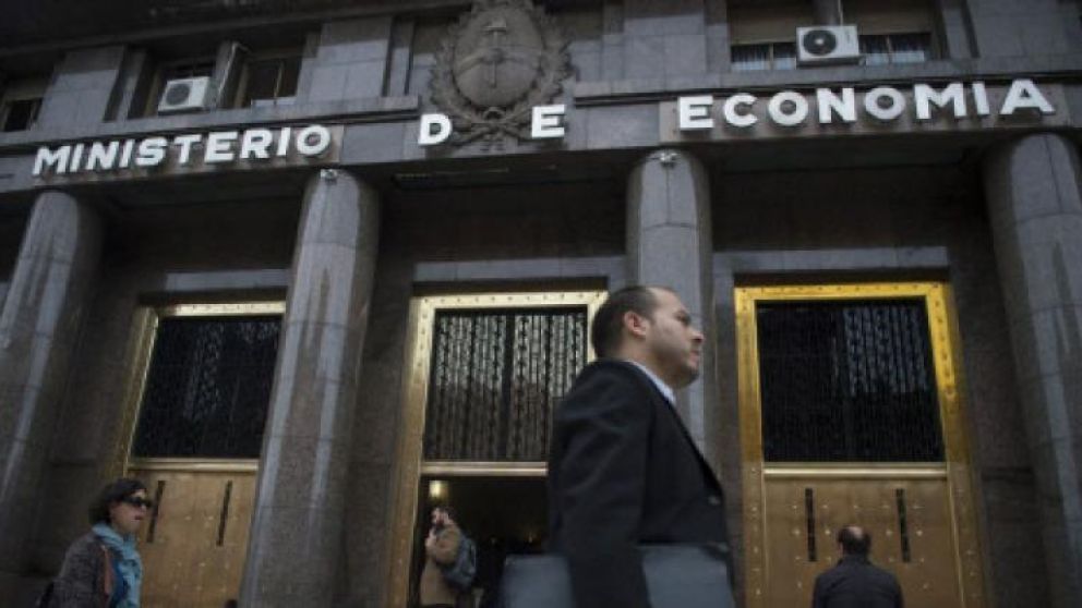 Complejo equilibrio para el equipo econ�mico