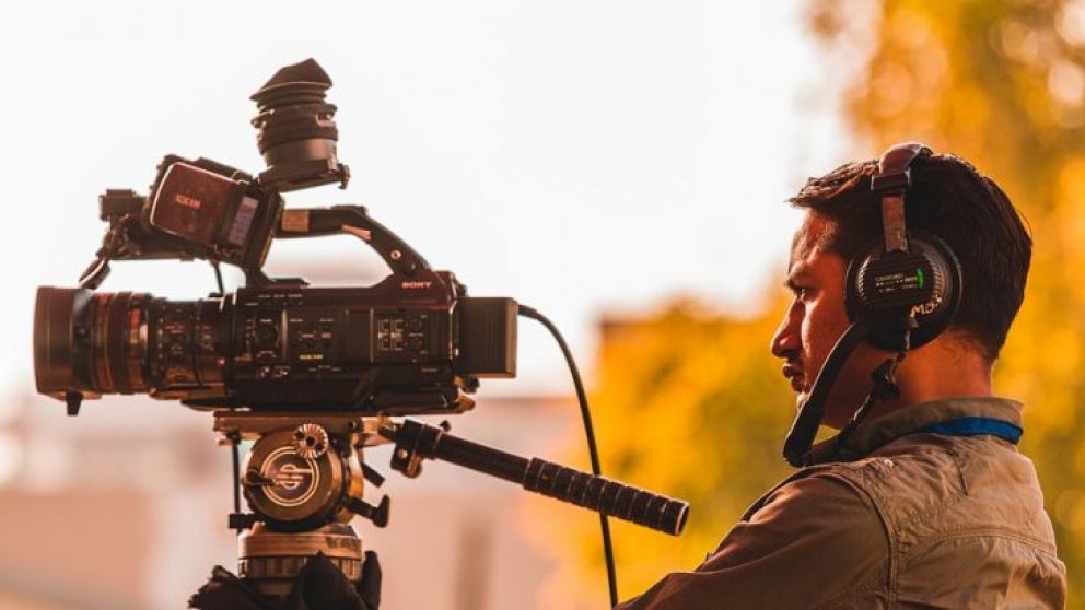 Los "anónimos trabajadores detrás de cámara" piden asistencia