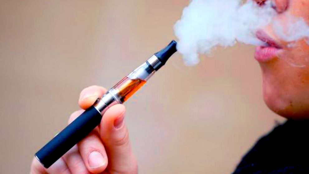 Los cigarrillos electrónicos ayudan a la aparición de la neumonía por coronavirus