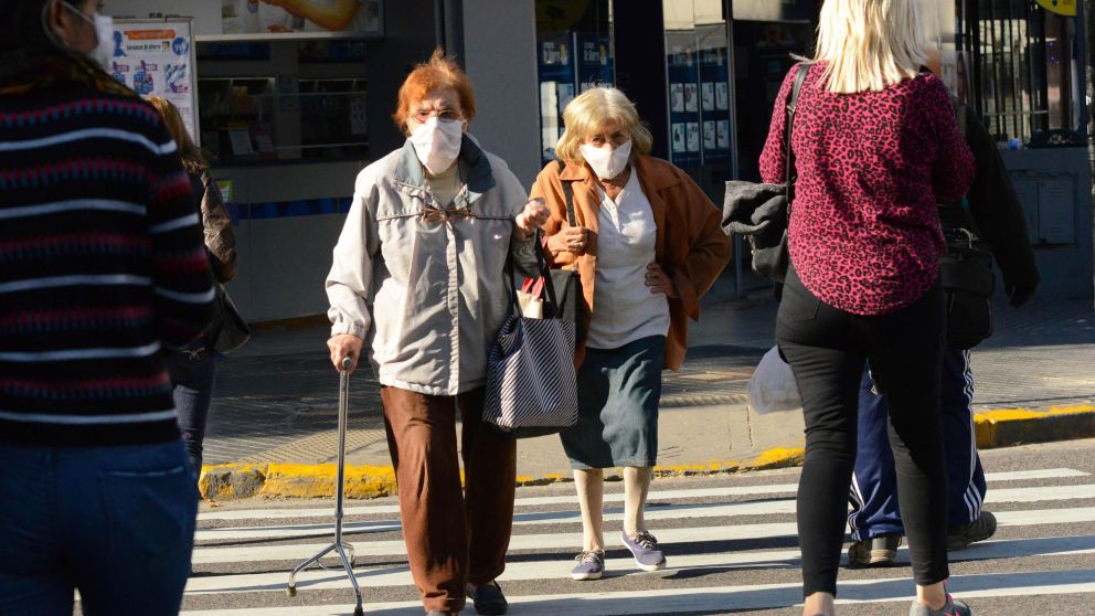 Adultos mayores rechazaron la obligatoriedad de avisar si salen a la calle
