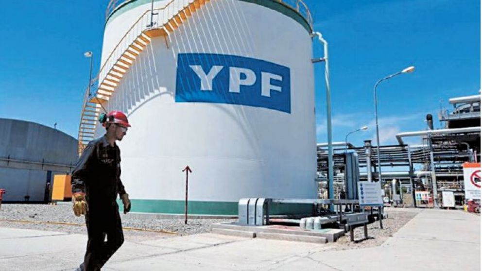 A pesar de la coyuntura económica, YPF espera "lograr exportación permanente de petróleo" para 2020