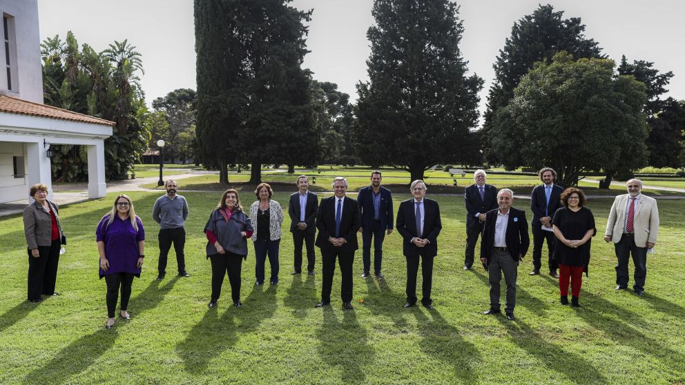 Fernández tuvo el visto bueno de los científicos para dar más licencias