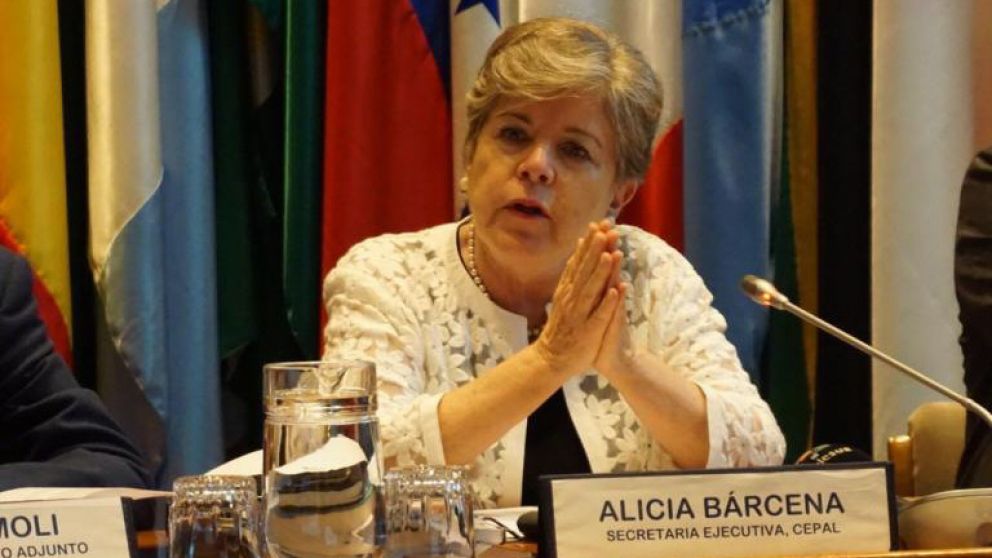 Bárcena cuestionó los altos niveles de evasión fiscal en la región