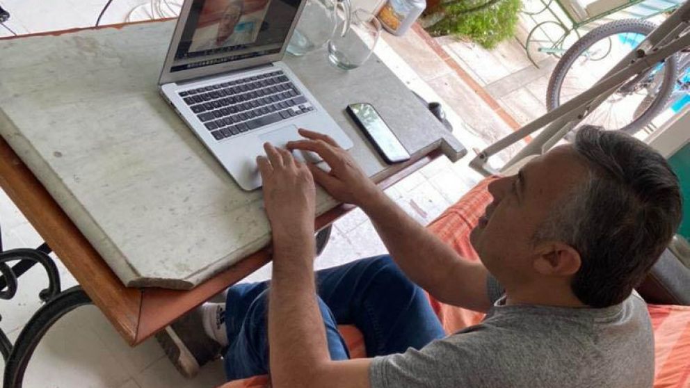 Cornejo inició contactos virtuales con jefes locales de la UCR