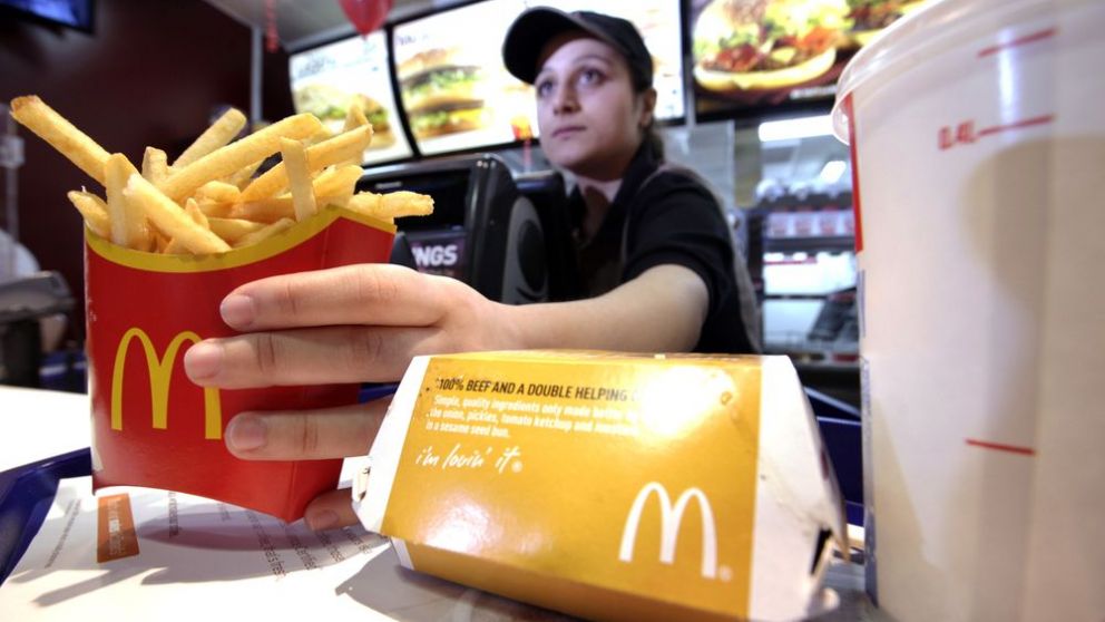 McDonald´s, Burger y Starbucks bajan 30% los sueldos de abril
