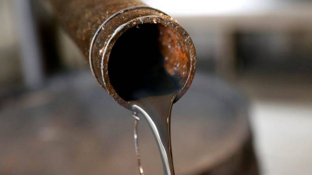 El precio del petróleo se hundió 30%