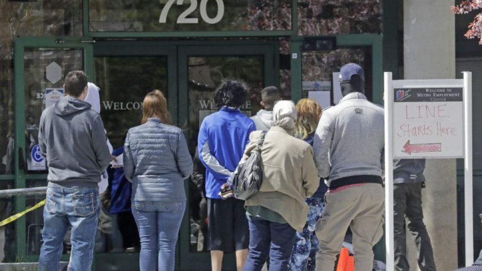 Por la ola de despidos, más personas buscaron la ayuda federal por desempleo