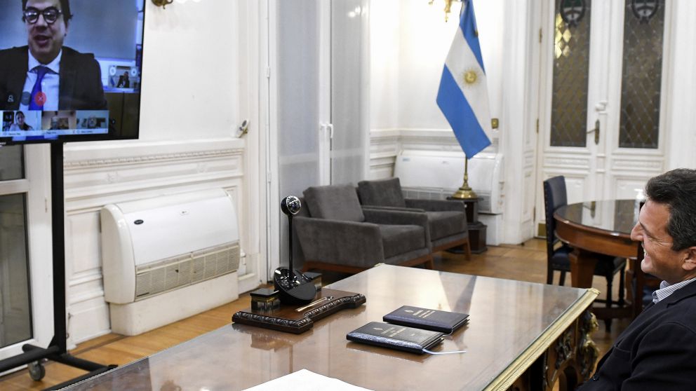Massa sigue la presentación de Moroni