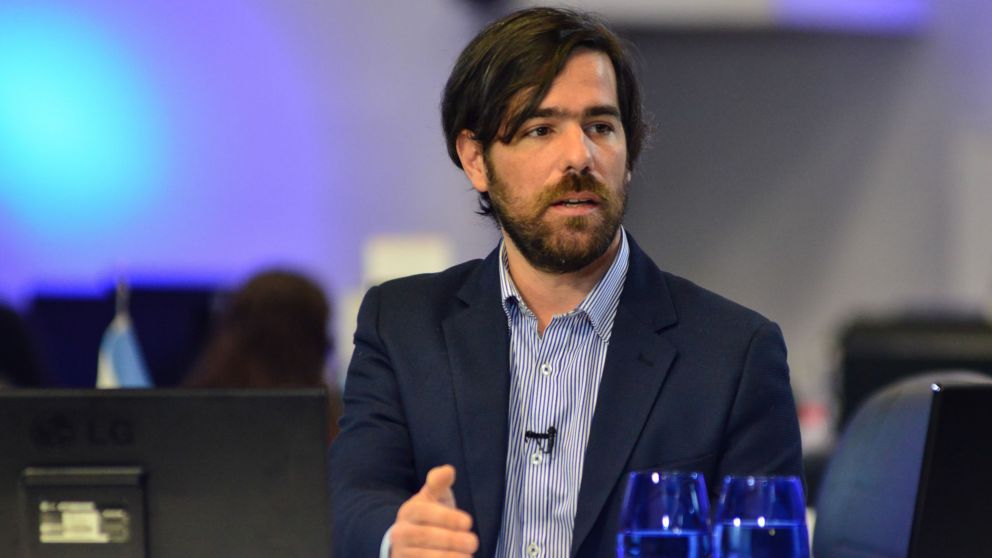 Del Caño presentó la iniciativa en el marco de la pandemia