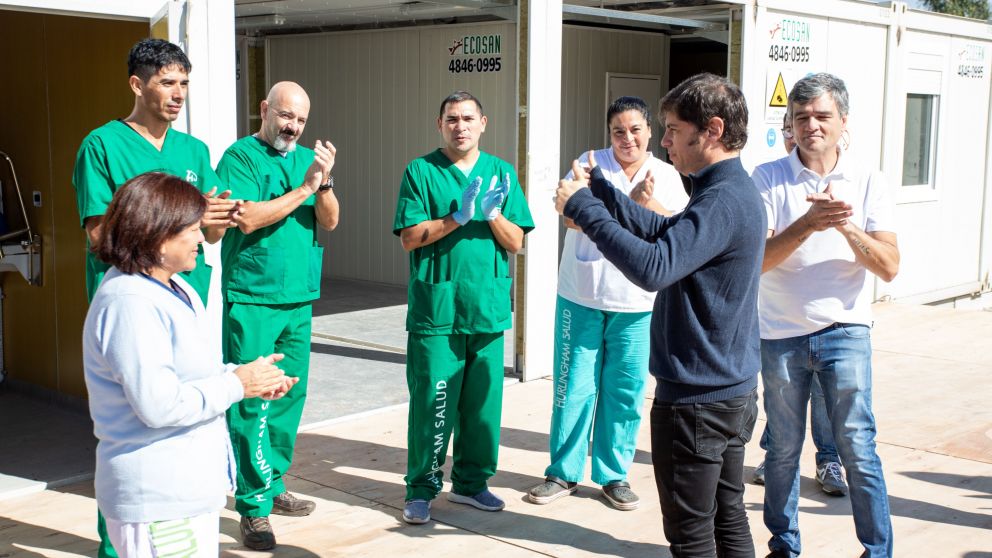 Kicillof visita las instalaciones de un hospital modulan, en Hurlingham