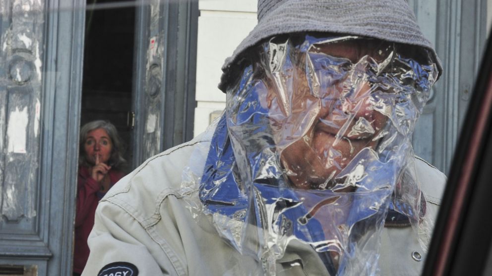 Las m�scaras caseras ya empiezan a ser un elemento com�n para salir a la calle durante la cuarentena