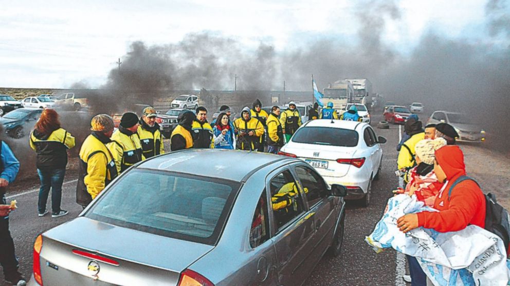 Los problemas de Chubut para pagar sueldos, proveedores y mover obra pública comenzaron hace un año