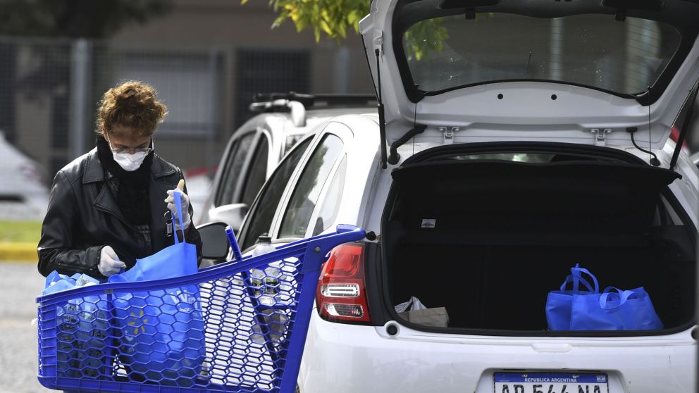 Habría casos de coronavirus en dos supermercados Coto y en un Carrefour express