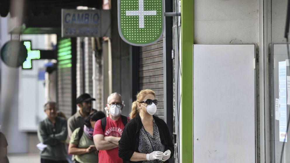 La polémica por el uso del barbijo parece no tener fin y hay provincias que aconsejan hasta el uso de bufandas