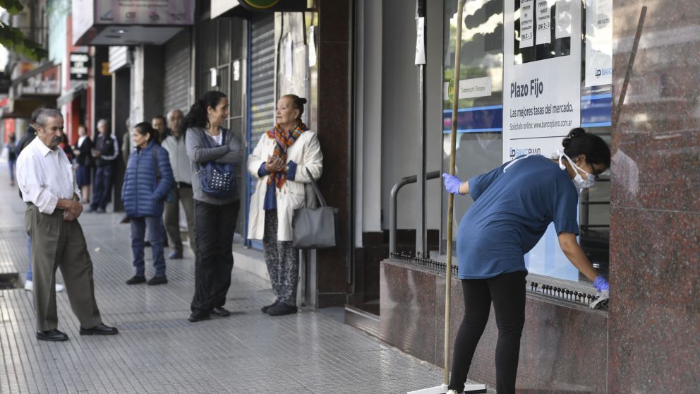Vanoli precisó las fechas de cobro de jubilaciones y pensiones durante abril