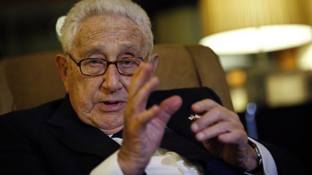 Según Kissinger, EEUU debería ayudar en la reconstrucción de la economía global