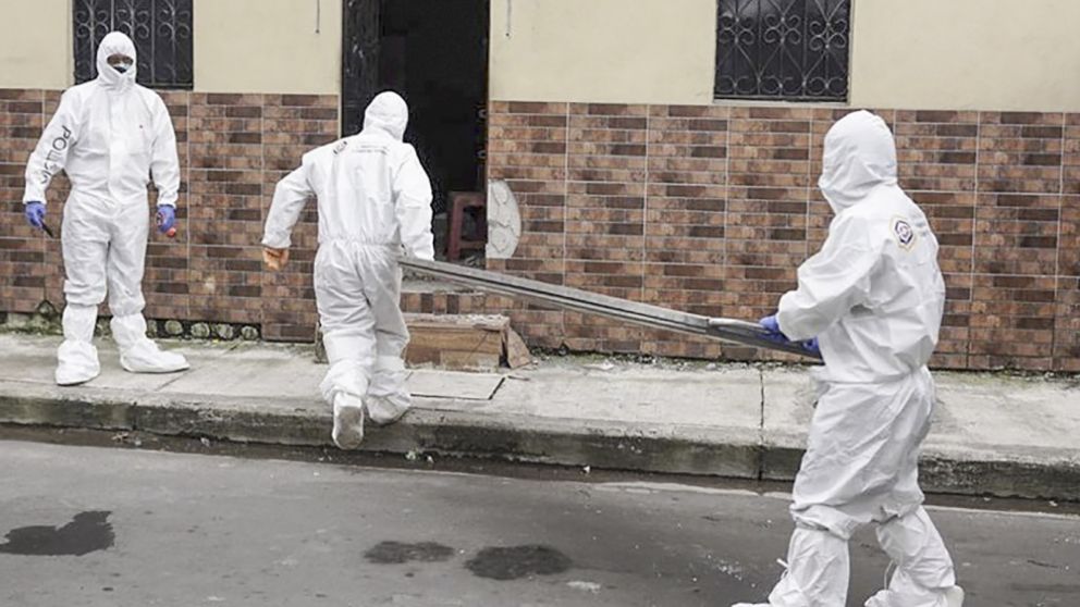 Los equipos sanitarios no dan abasto para retirar los cuerpos de las viviendas