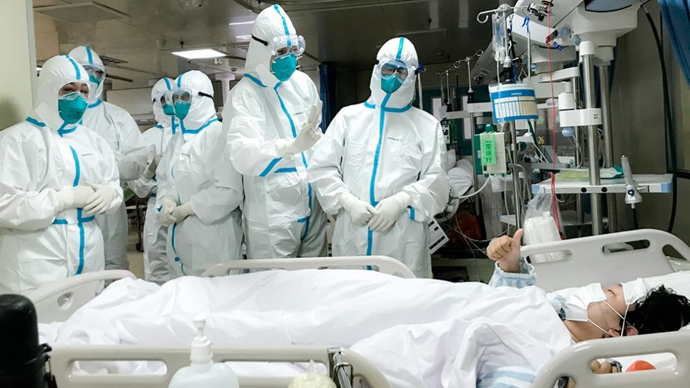Un contagiado de coronavirus en Wuhan, China