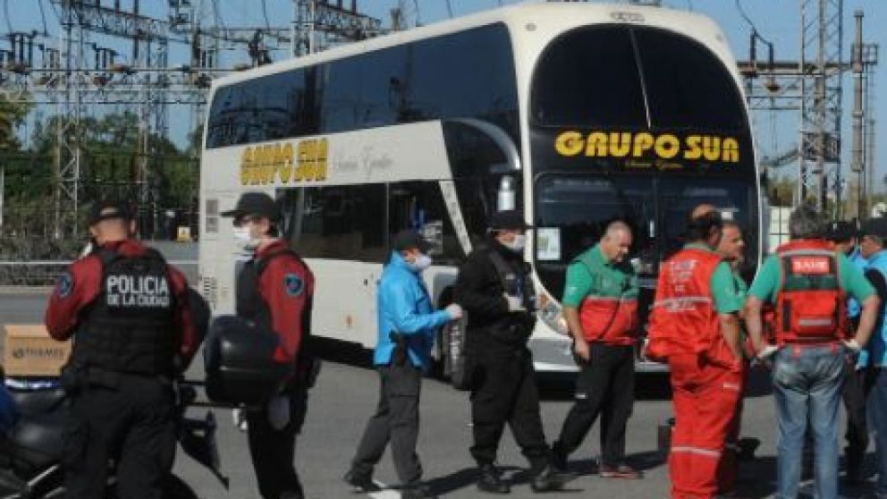 Detienen a un micro de larga distancia con pasajeros extranjeros