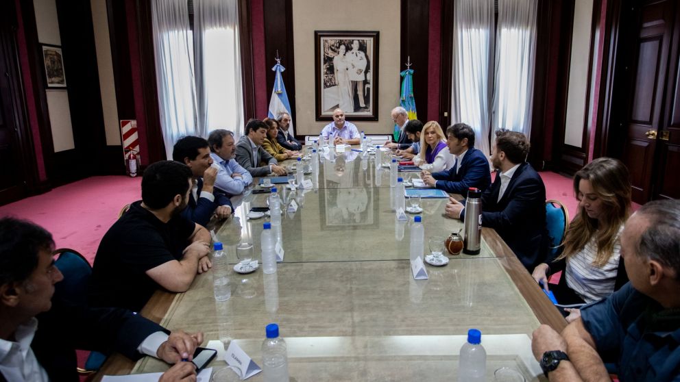 Kicillof presidió la reunión en la gobernación