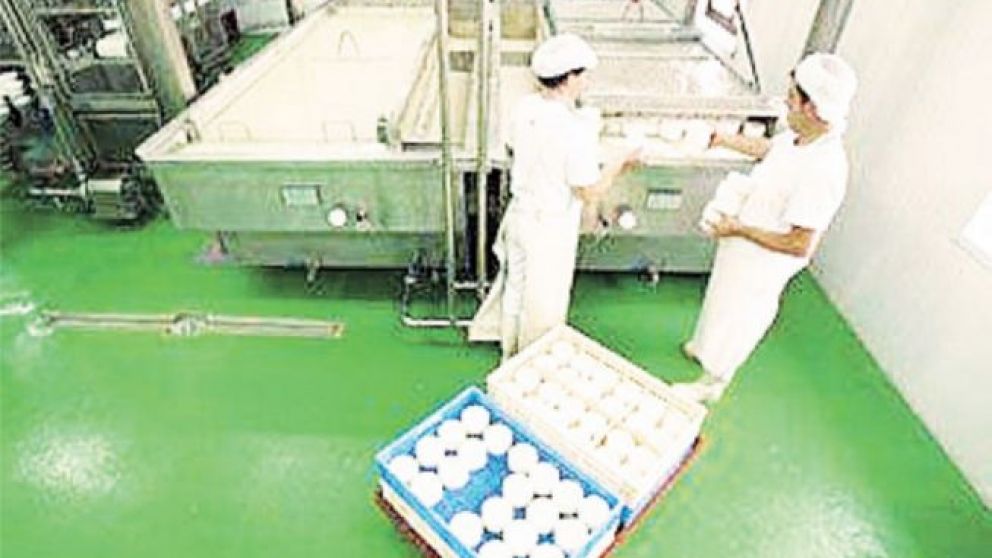 El sector compra entre 30% y 35% del total de leche nacional