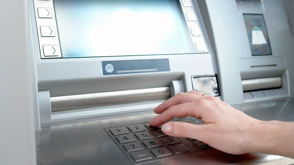 Ambas empresas cuentan con un servicio para realizar una operación digital y luego retirar el dinero sin usar el plástico