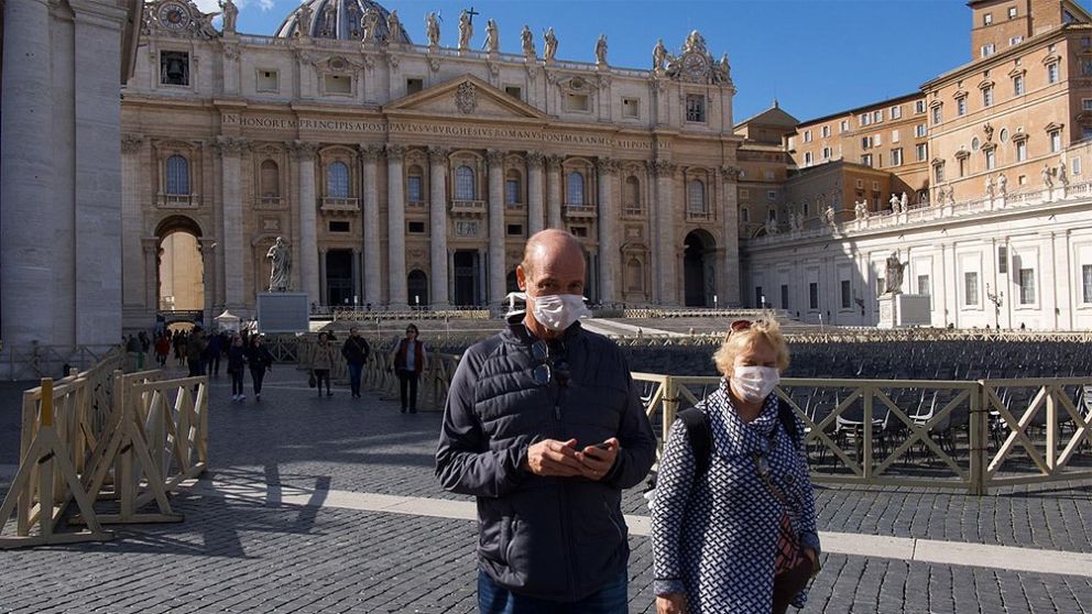 La plaza San Pedro del Vaticano está vacía desde que comenzó la epidemia en el país