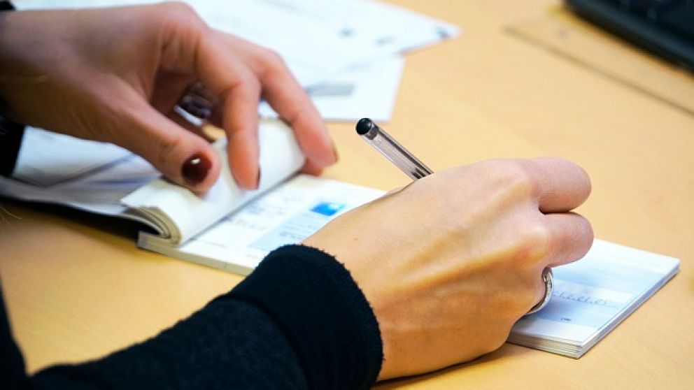 La medida fue tomada, en parte, por los efectos de los fines de semana largos sobre la actividad bancaria