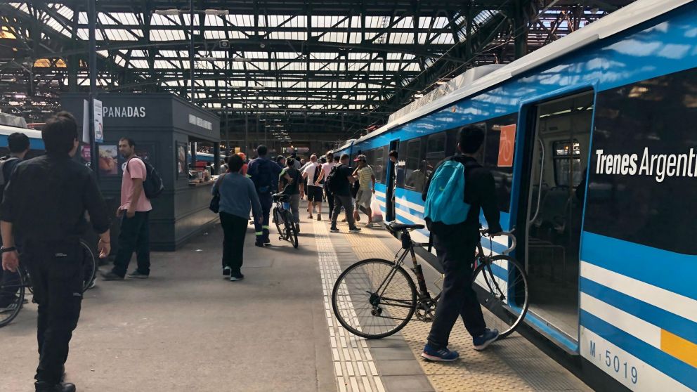 Extienden la prohibición para vuelos de cabotaje y micros de larga distancia