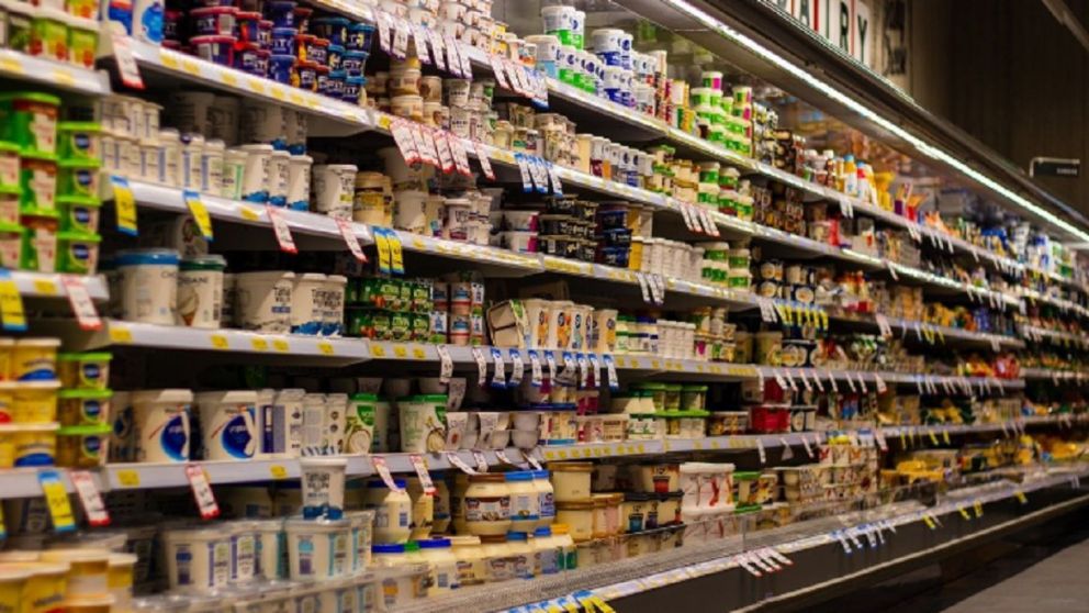 Luego de un pico de consumo, la demanda cayó fuerte en alimentos y bebidas